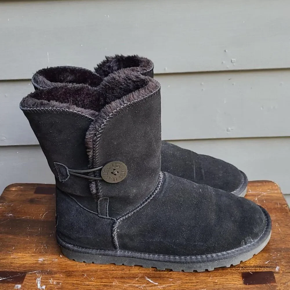 UGG Black Bailey Boot Suede Shearling size 9